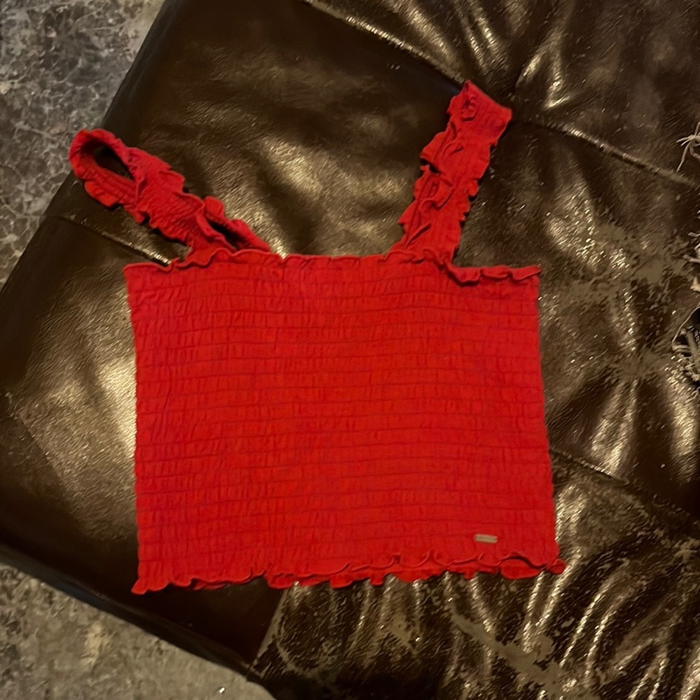 red hollister tank